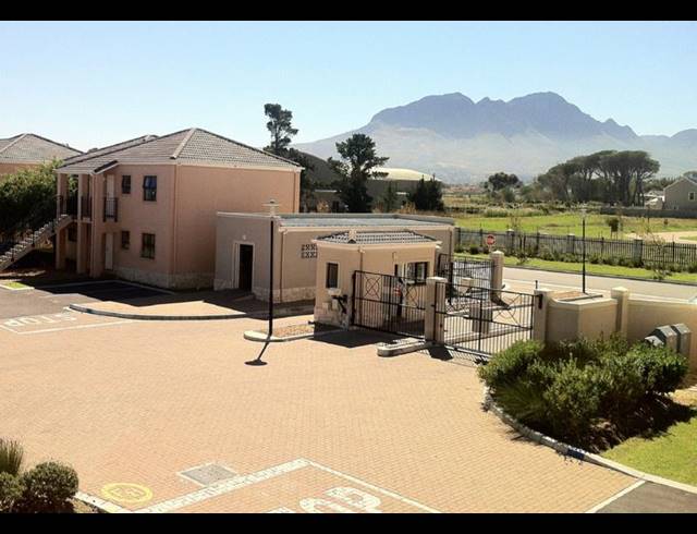 2 BEDROOM APARTMENT FOR SALE IN SOMERSET WEST